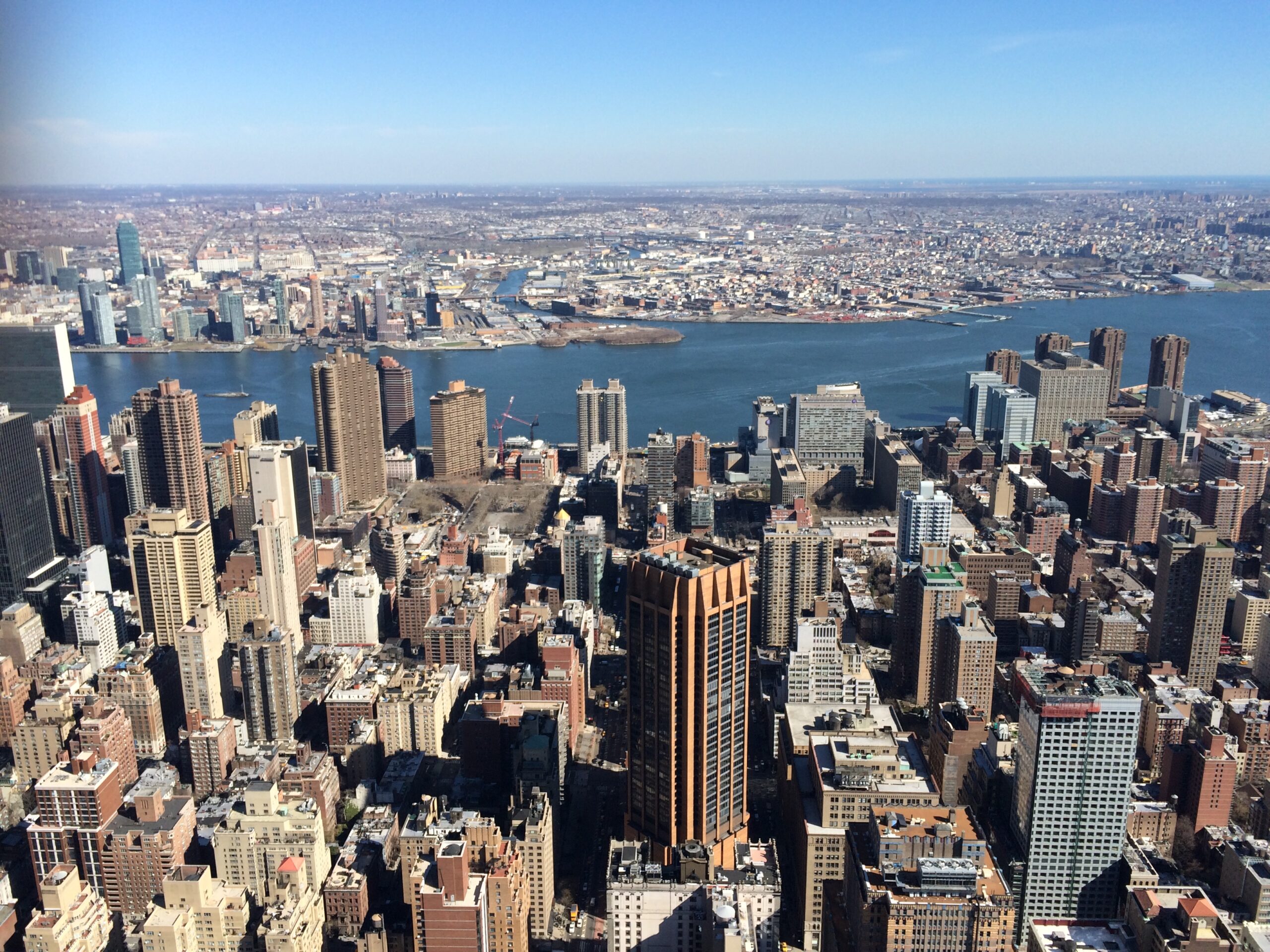 ニューヨークのビジネス街と海外キャリア・グローバル就職のイメージ